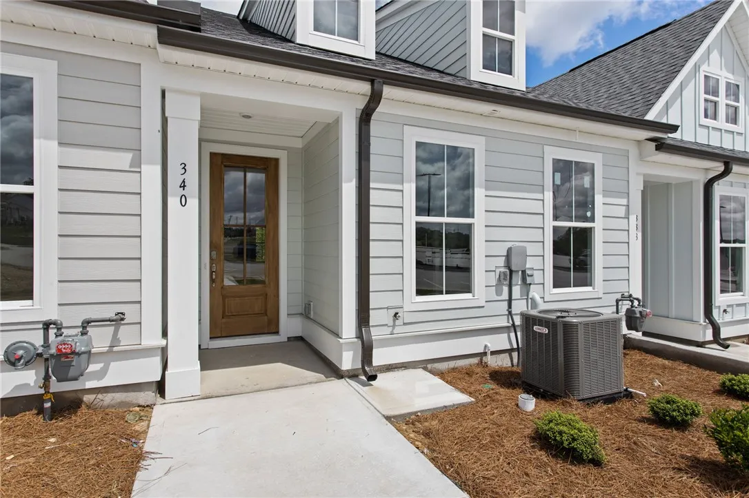 Property image 4 at 340 Lake Greenwood Boulevard, Greenwood, SC 29649