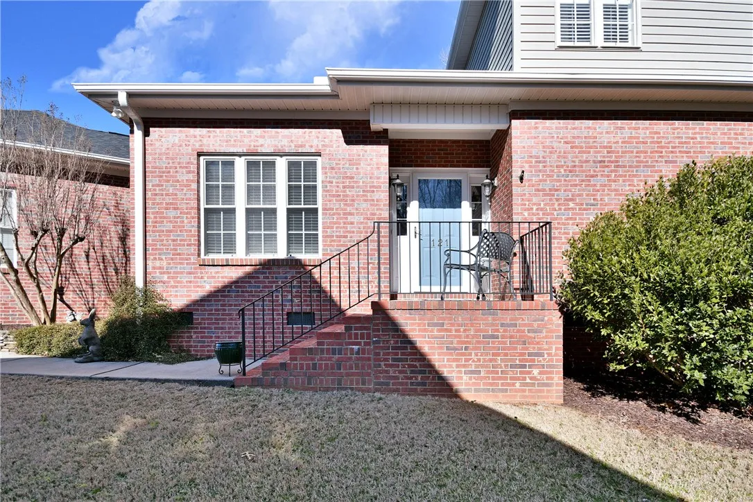 121 Commons Drive