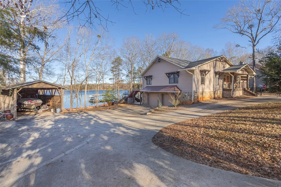 310 Paradise Circle