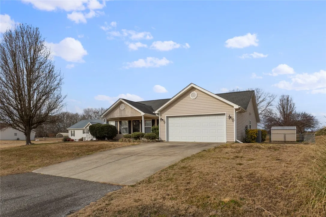 Property image 2 at 106 Chicoma Drive, Townville, SC 29689
