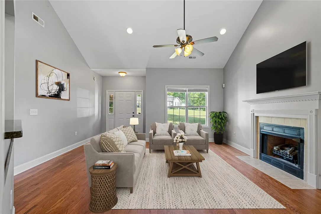 Property image 2 at 115 Cove View Court, Seneca, SC 29678