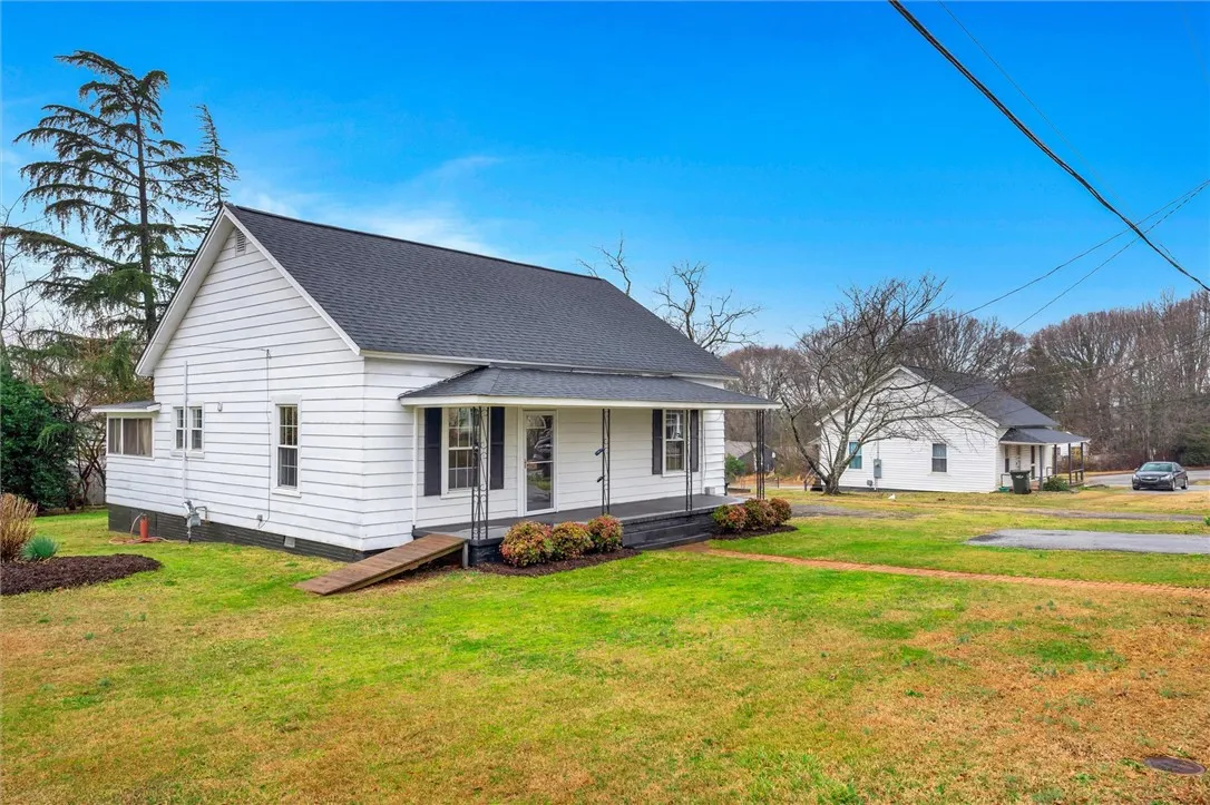 Property image 3 at 102 7th Street, Easley, SC 29640