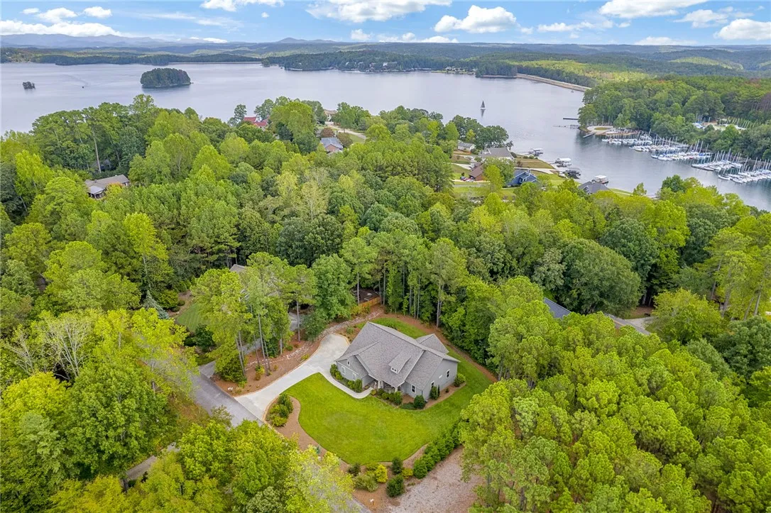 Property image 2 at 911 Lakecrest Drive, Seneca, SC 29672