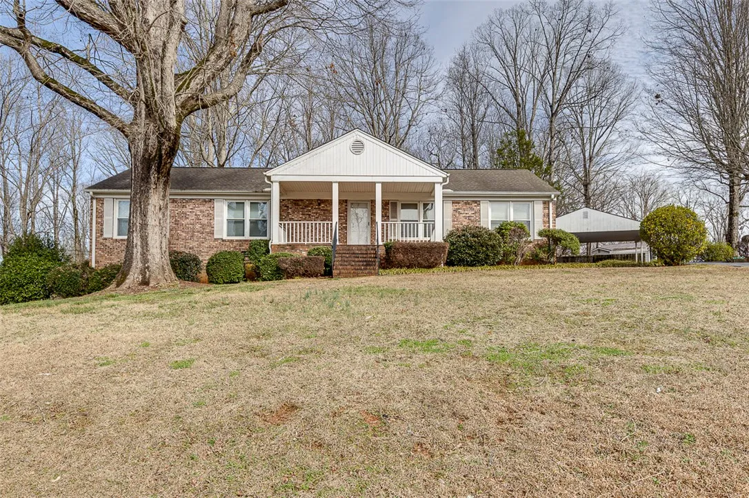 Property image 2 at 136 Brookhaven Circle, Seneca, SC 29672