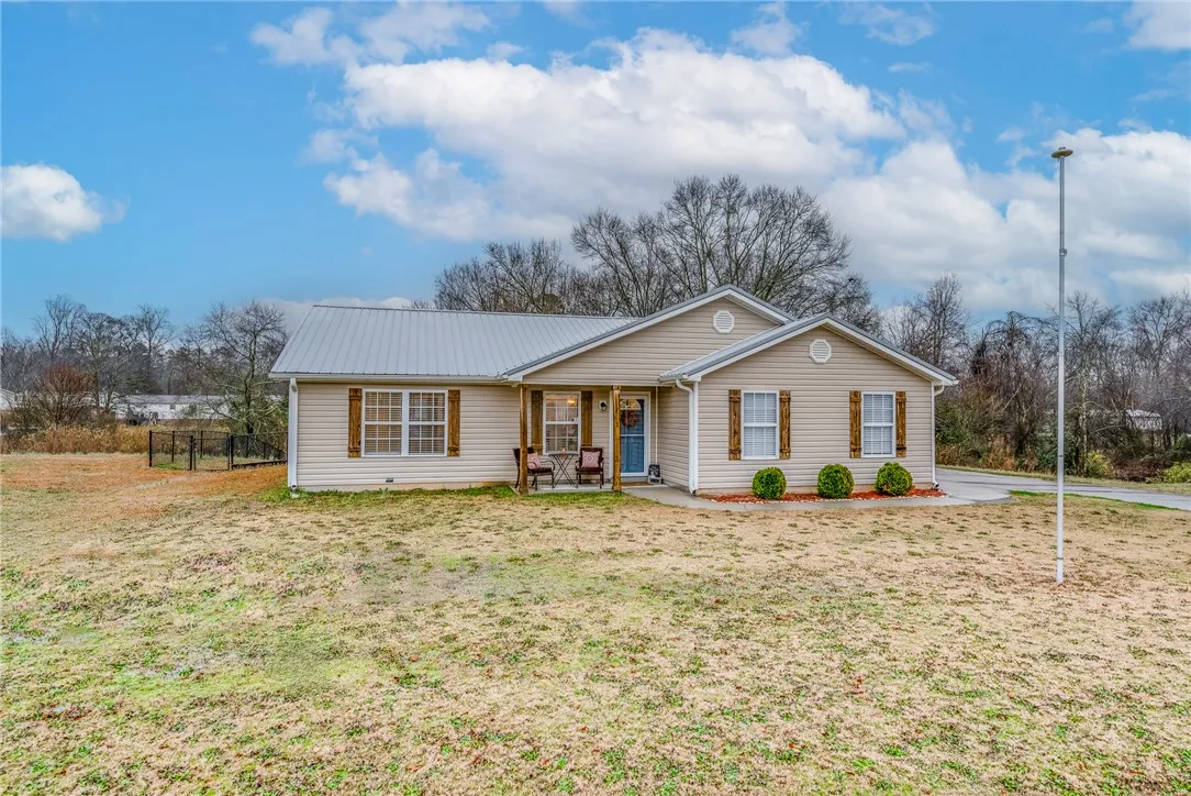 Property image 3 at 119 Chicoma Drive, Townville, SC 29689