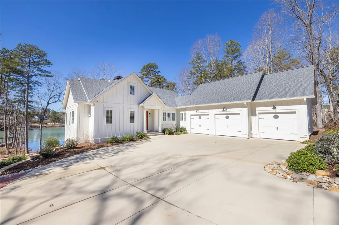 516 Pointe West Drive