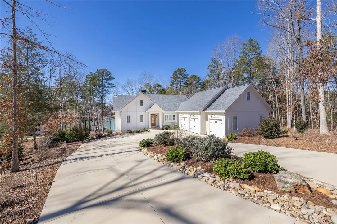 Property image 2 at 516 Pointe West Drive, Seneca, SC 29672