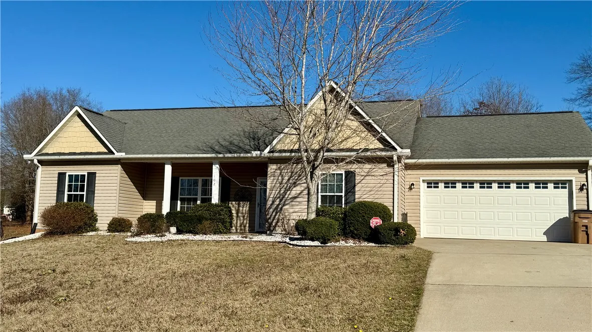 Pendleton Place, Pendleton Community
