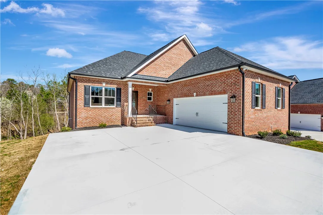 Smithbrook, Anderson Community