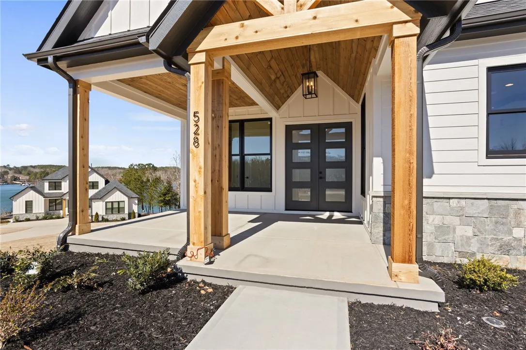 528 Rosedale Way