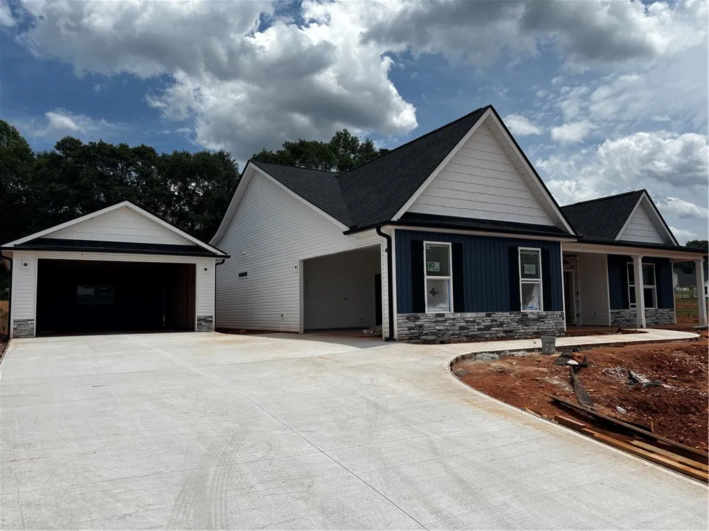 Property image 2 at 102 Hinton Farms Drive, Easley, SC 29640