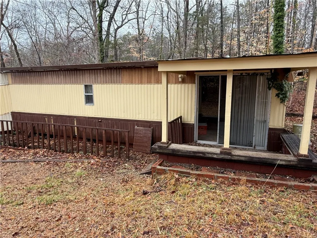 Property image 3 at 20 Crystal Lake Court, Abbeville, SC 29620