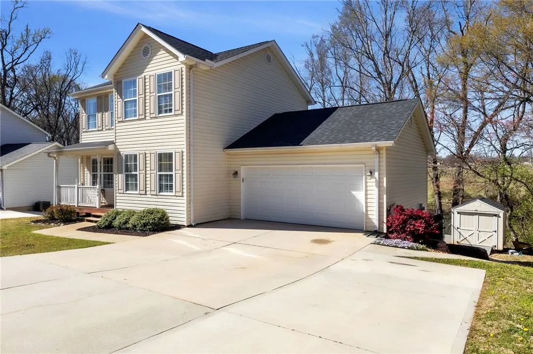 Property image 2 at 406 Hunters Lane, Anderson, SC 29625