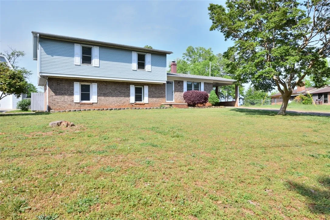 Property image 2 at 102 Meadow Drive, Seneca, SC 29678