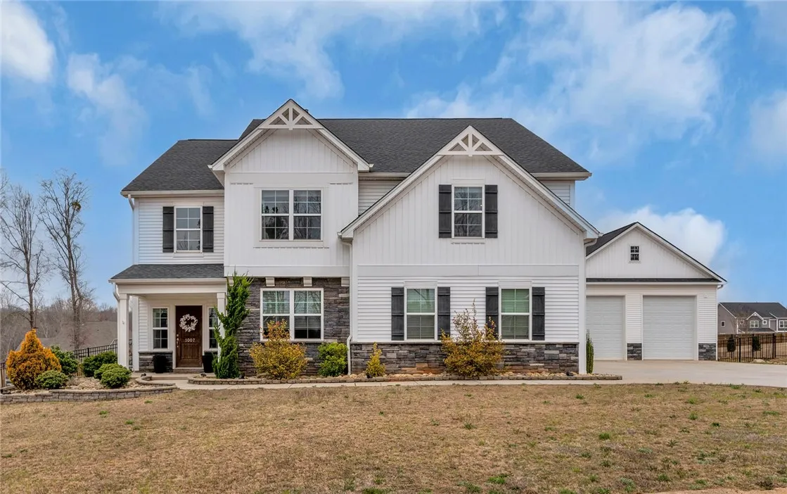 Avendell, Easley Community