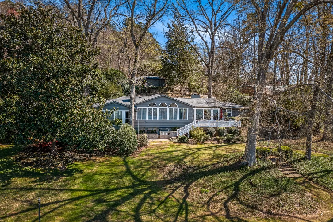 830 Lakeside Drive
