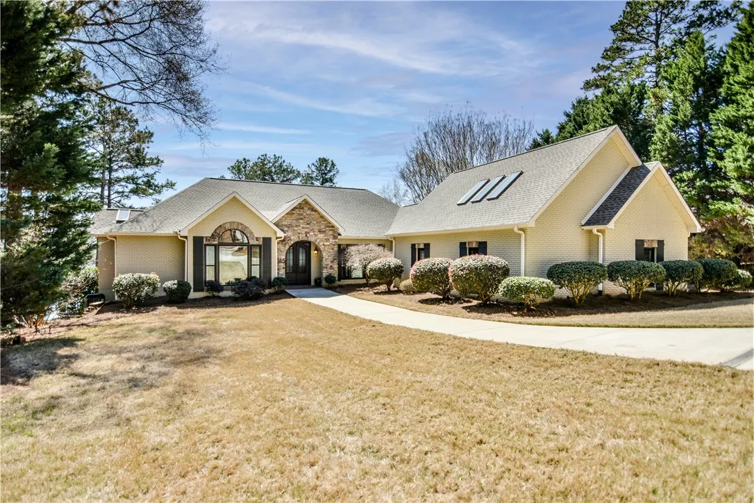 Property image 2 at 145 Pinnacle Pointe Drive, Seneca, SC 29672