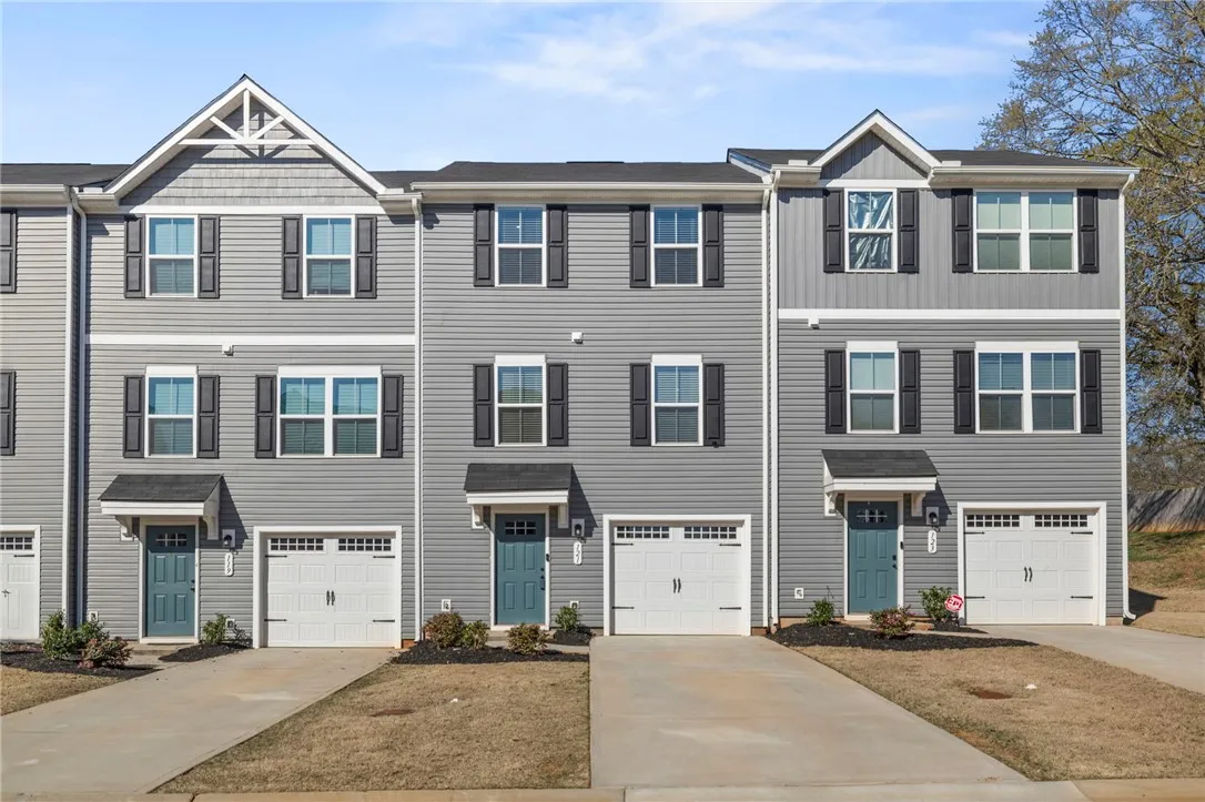 Edgewood, Easley Community
