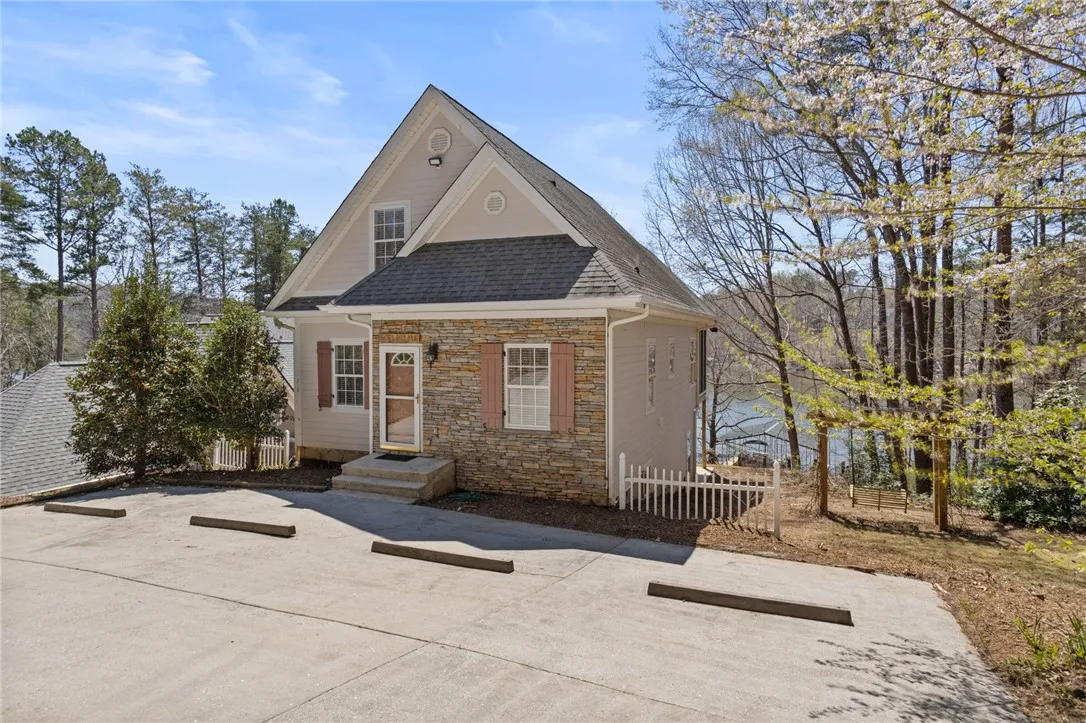 Property image 2 at 210 Waters Edge Lane, West Union, SC 29696