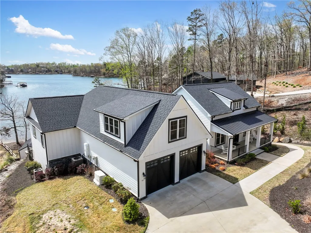 The Sanctuary at Keowee, Six Mile Community