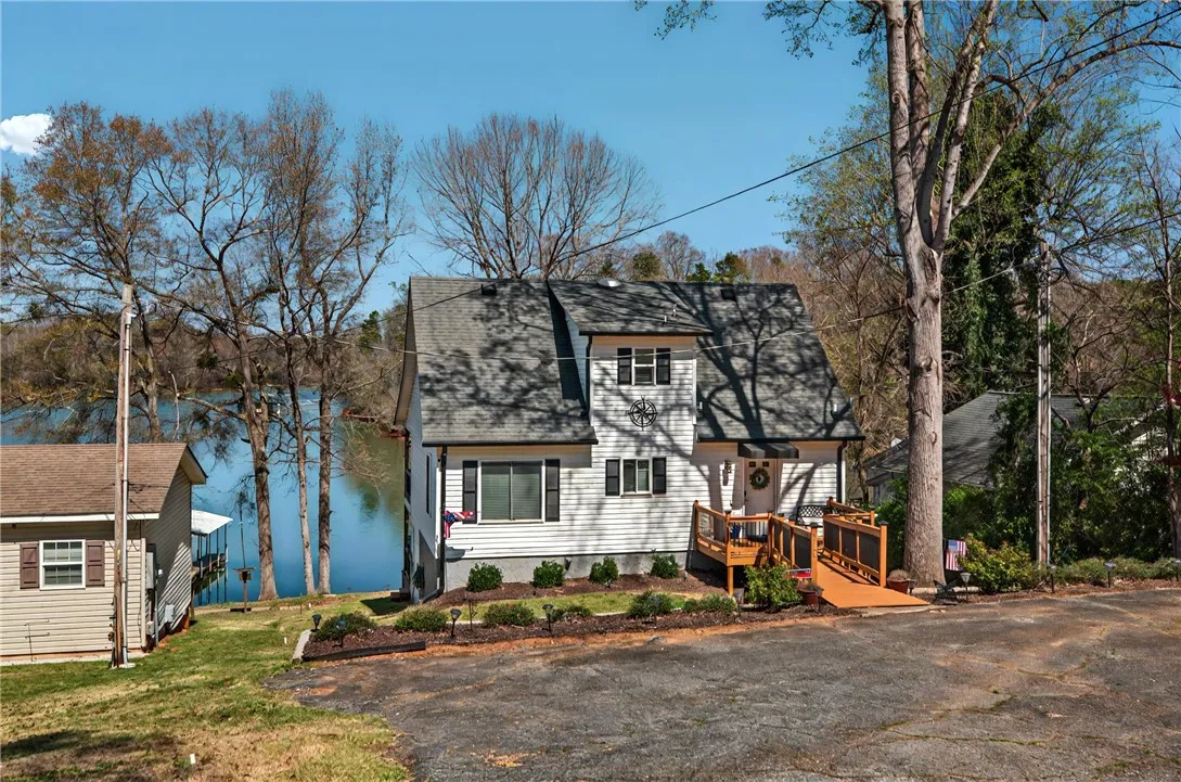Property image 2 at 910 Dogwood Lane, Townville, SC 29689
