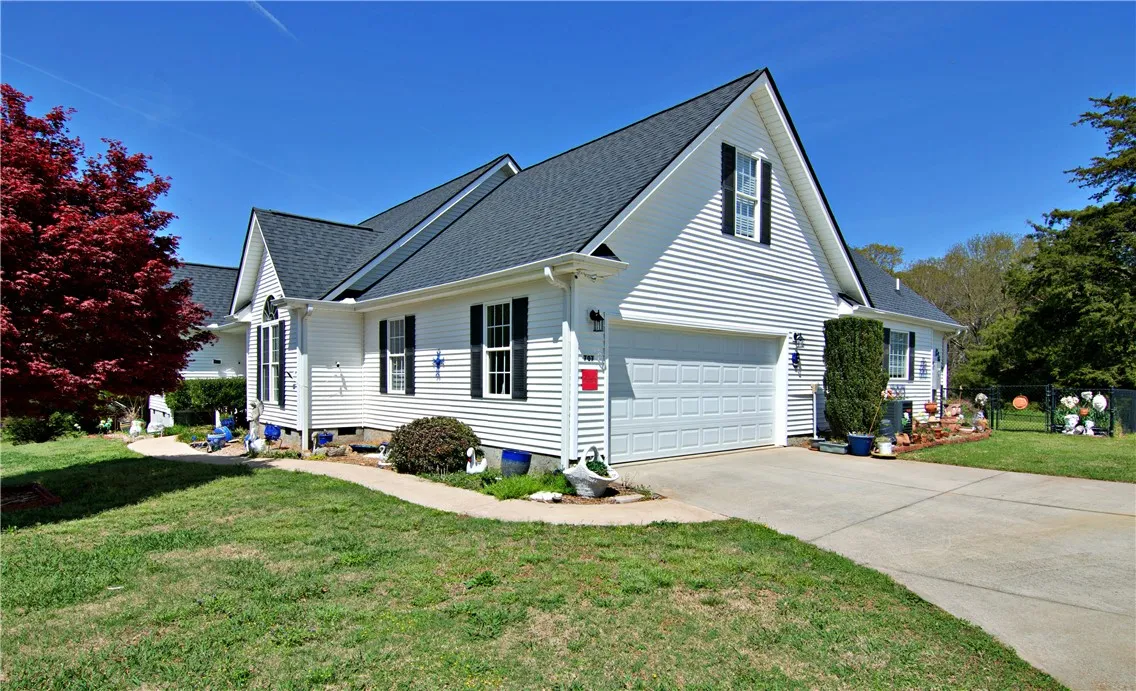 Property image 2 at 707 Tall Oak Trail, Seneca, SC 29678