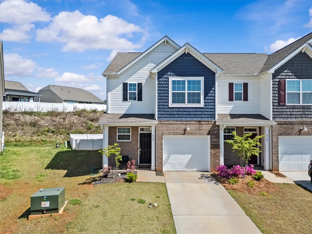 454 Bee Cove Way