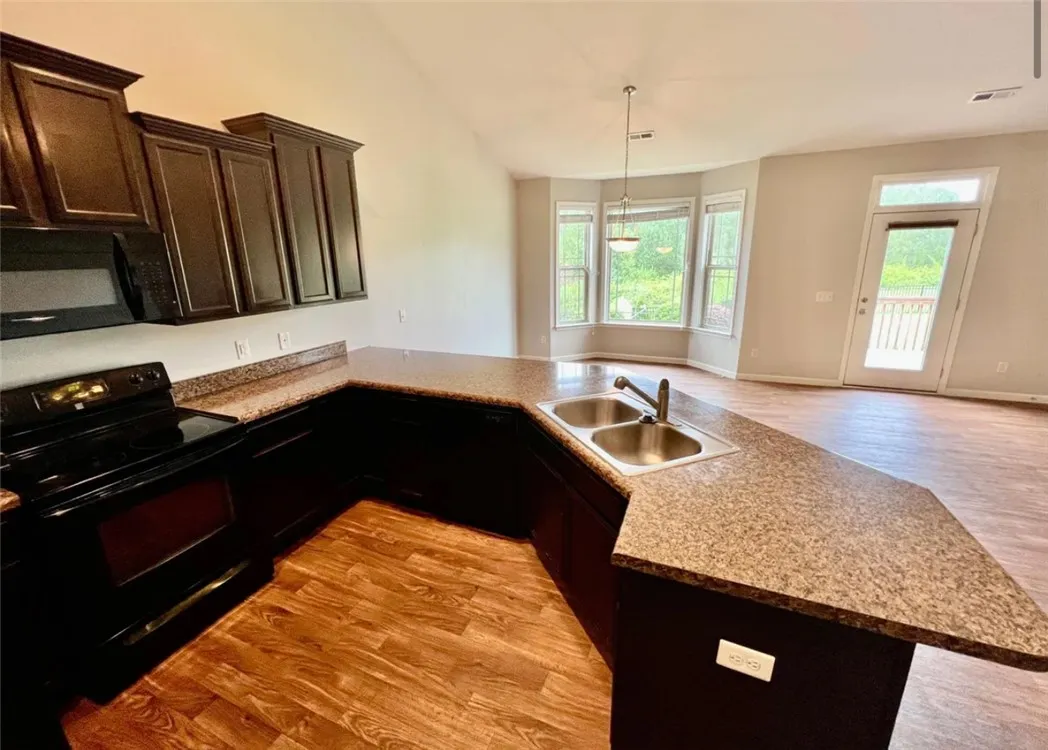Property image 4 at 325 S Stonegate Drive, Seneca, SC 29678