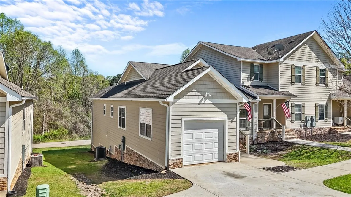 Property image 3 at 529 E Perkins Creek Road, Seneca, SC 29678