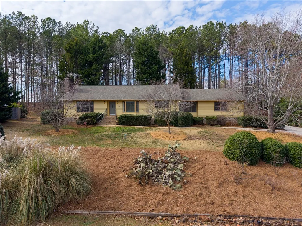 1605 Keowee Lakeshore Drive