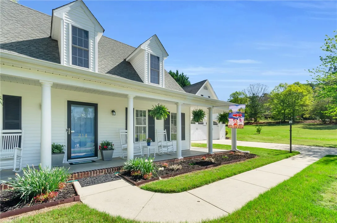 Property image 2 at 214 Fisherman Lane, Seneca, SC 29672