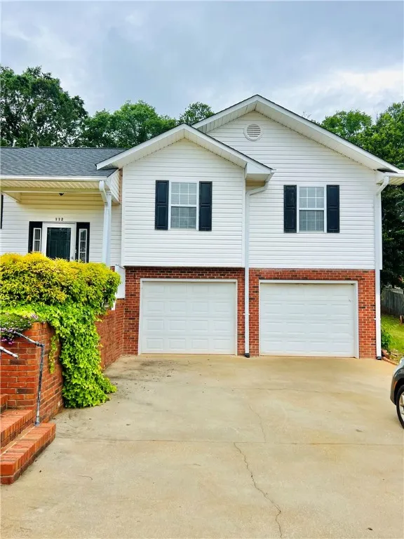 Lakewood Estate, Pickens Community