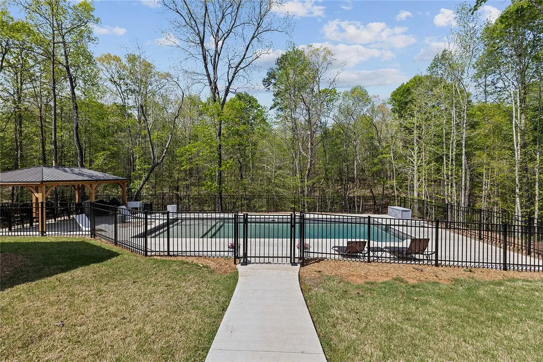 Property image 3 at 544 Paramount Drive, Seneca, SC 29672