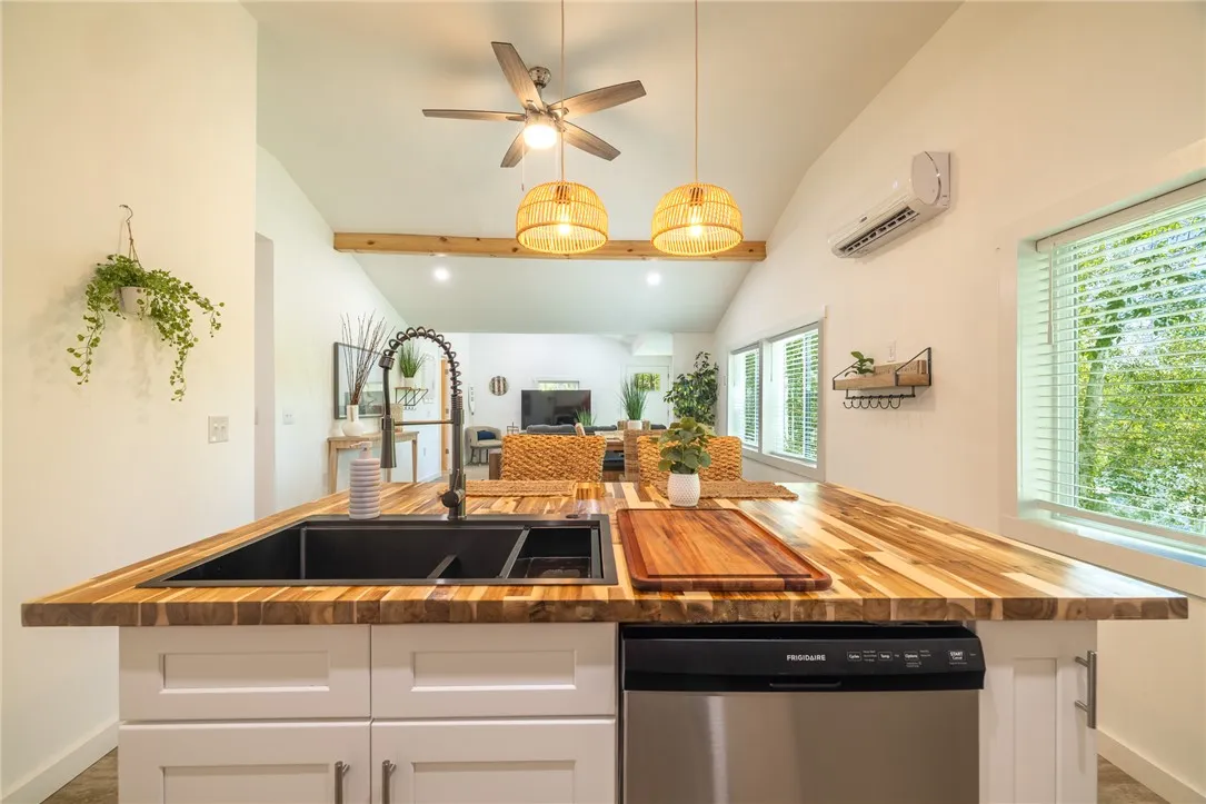 Property image 4 at 802 Dogwood Lane, Townville, SC 29689