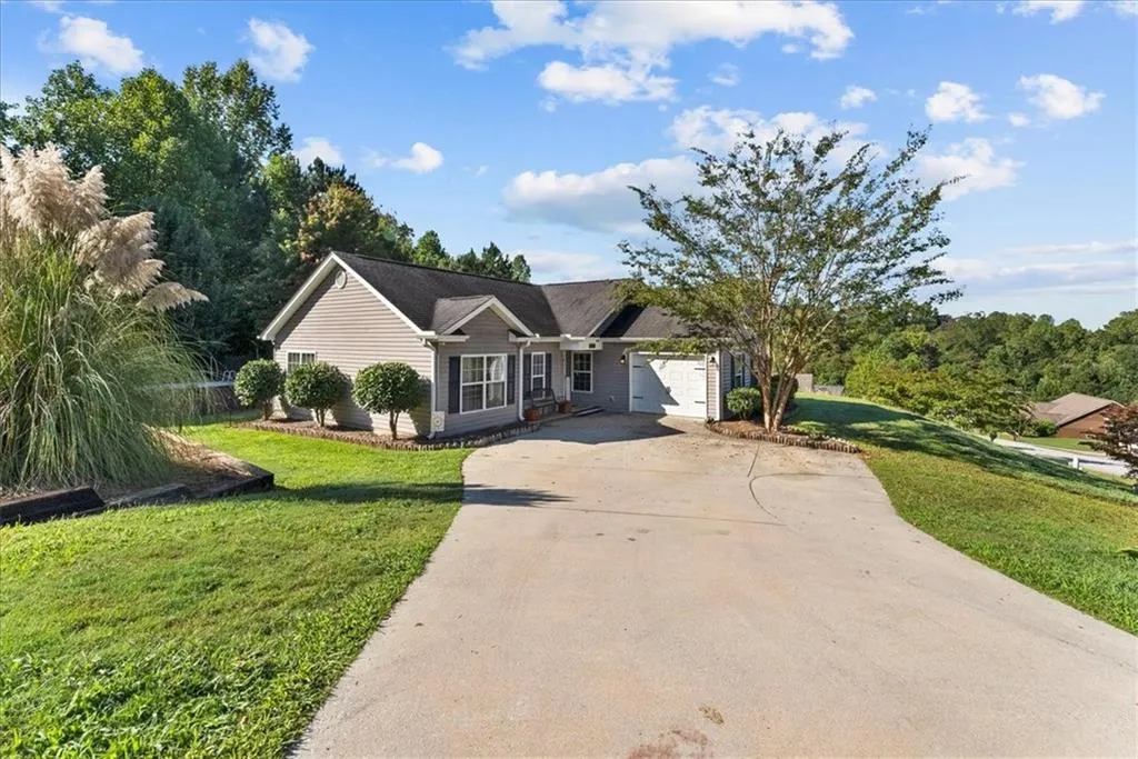 Property image 2 at 126 Cove View Court, Seneca, SC 29678