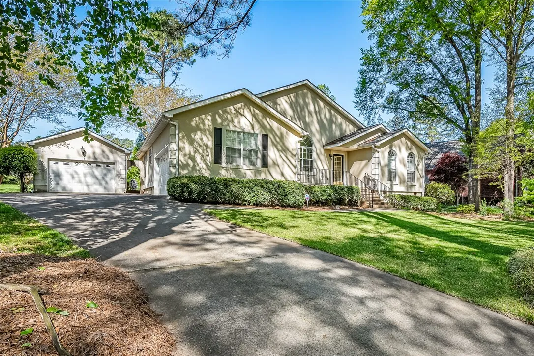 3001 Cobbs Way
