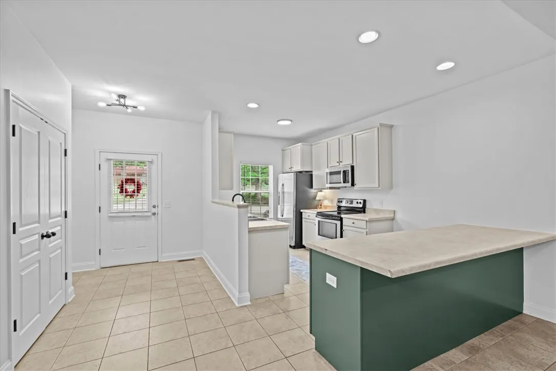 Property image 3 at 511 E Perkins Creek Road, Seneca, SC 29678