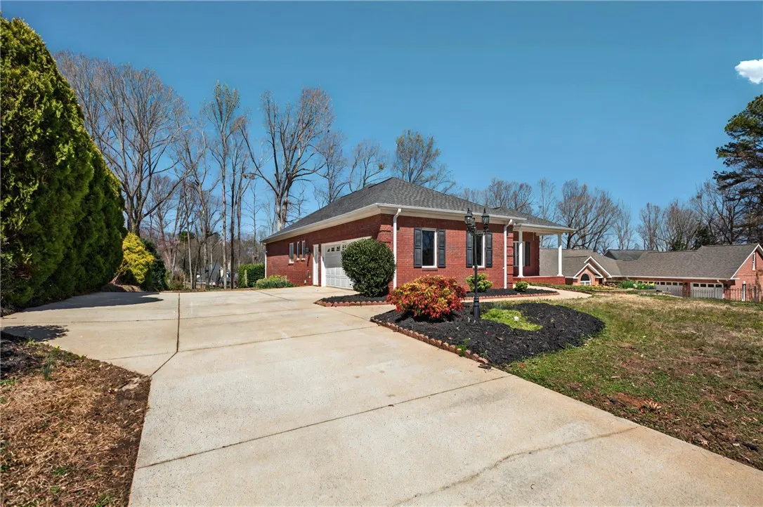 Property image 3 at 207 Amethyst Way, Seneca, SC 29672