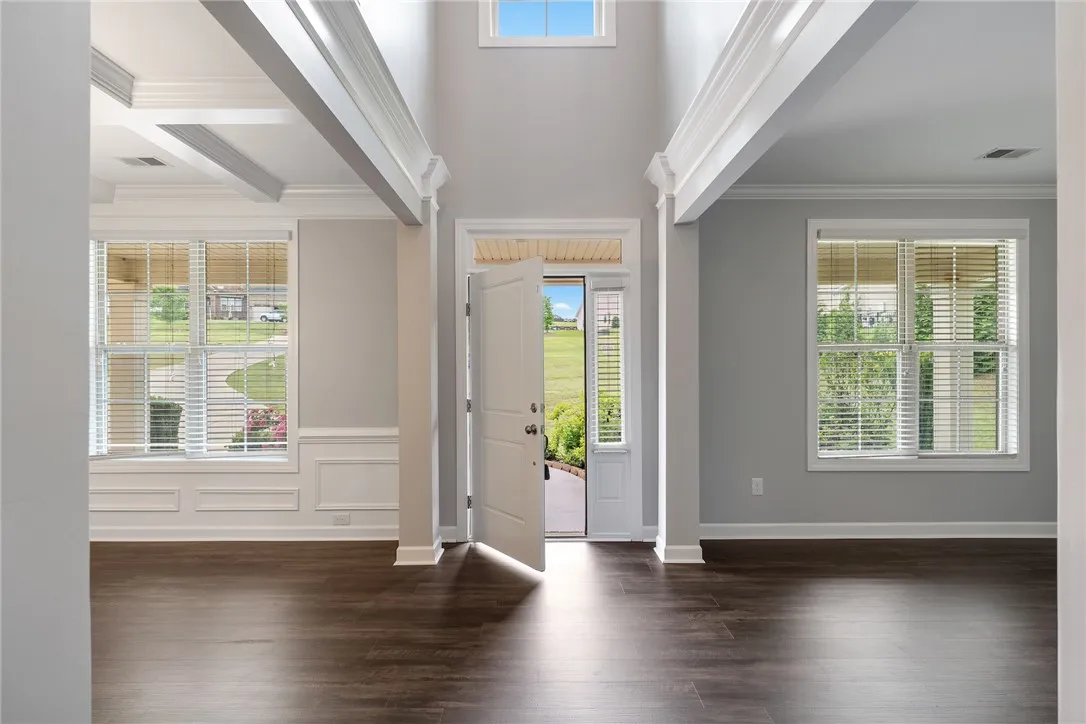 Property image 3 at 136 Modesto Lane, Simpsonville, SC 29681