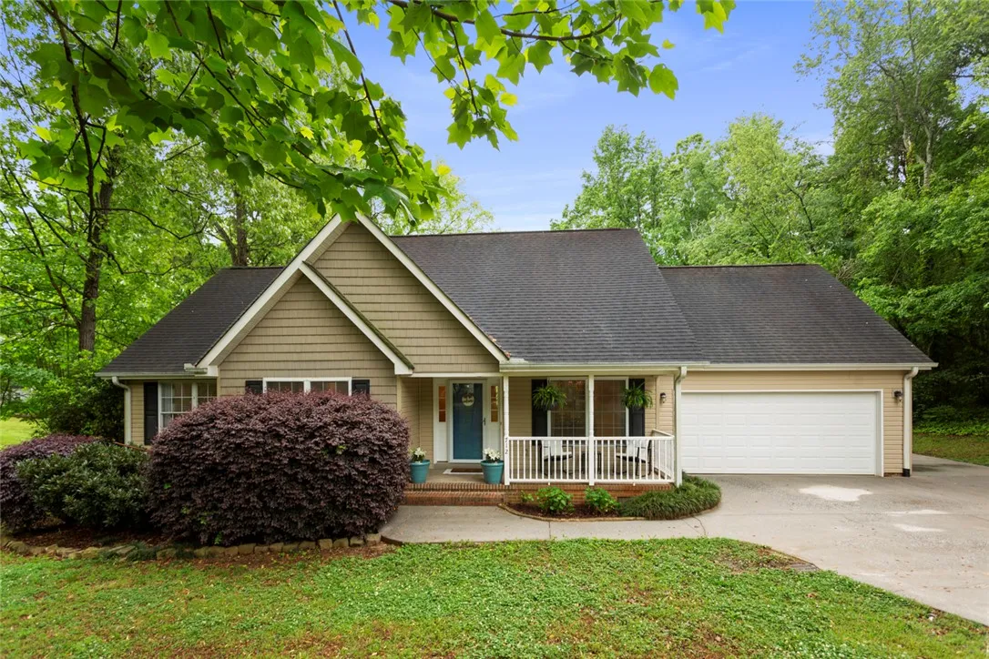712 Sunny Shore Lane
