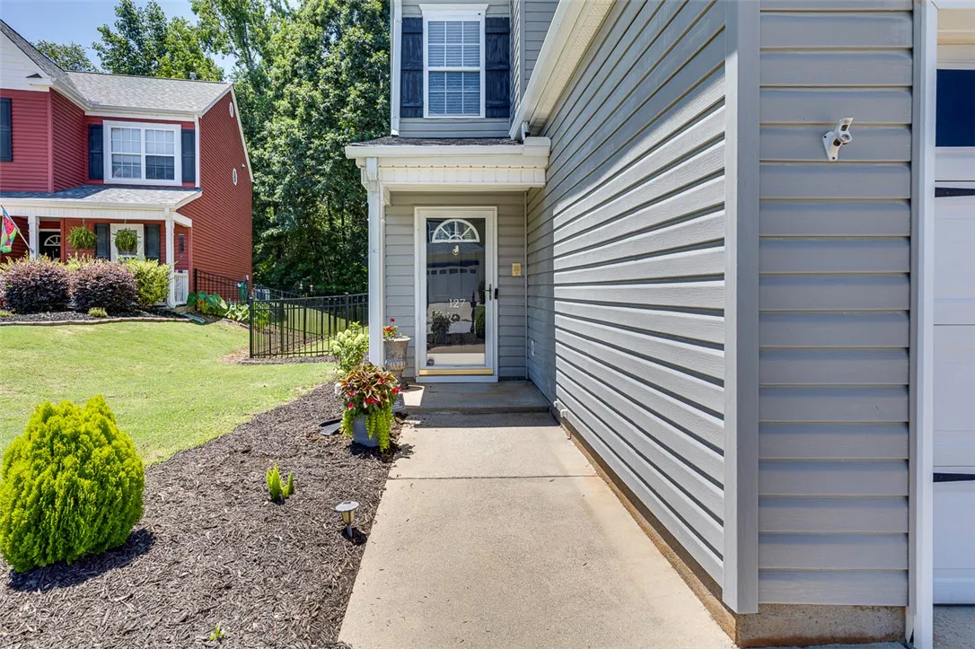 Property image 3 at 127 Ledgewood Way, Easley, SC 29642