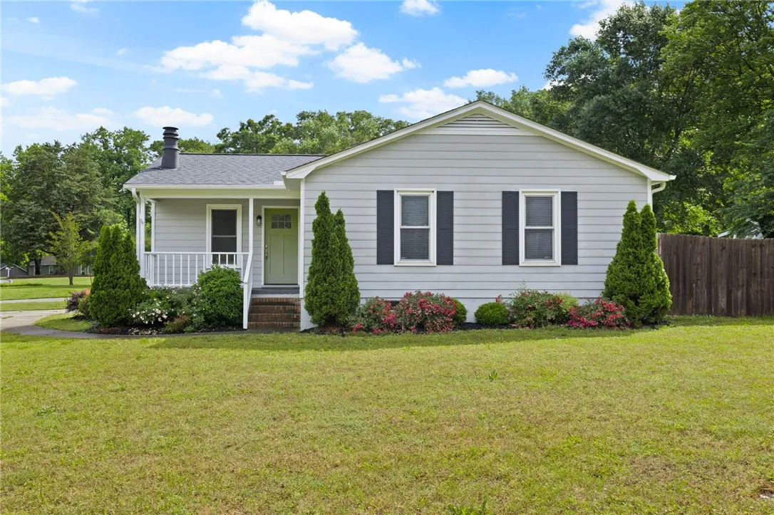 Property image 1 at 10 Meadowview Drive, Taylors, SC 29687
