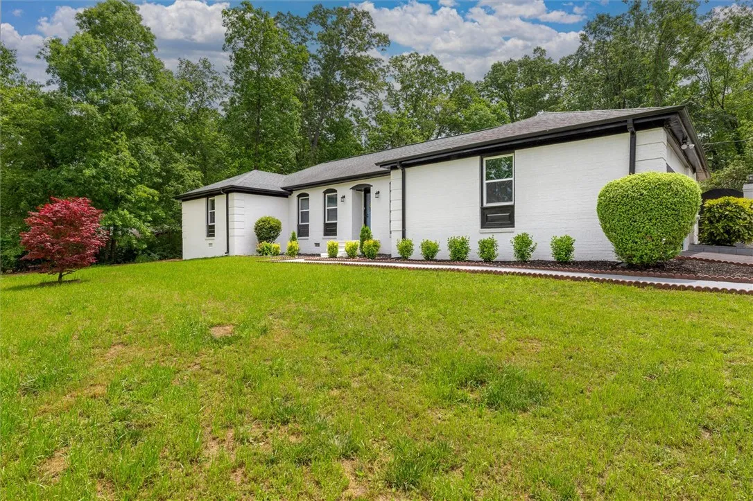 Property image 3 at 204 Sourwood Drive, Seneca, SC 29678