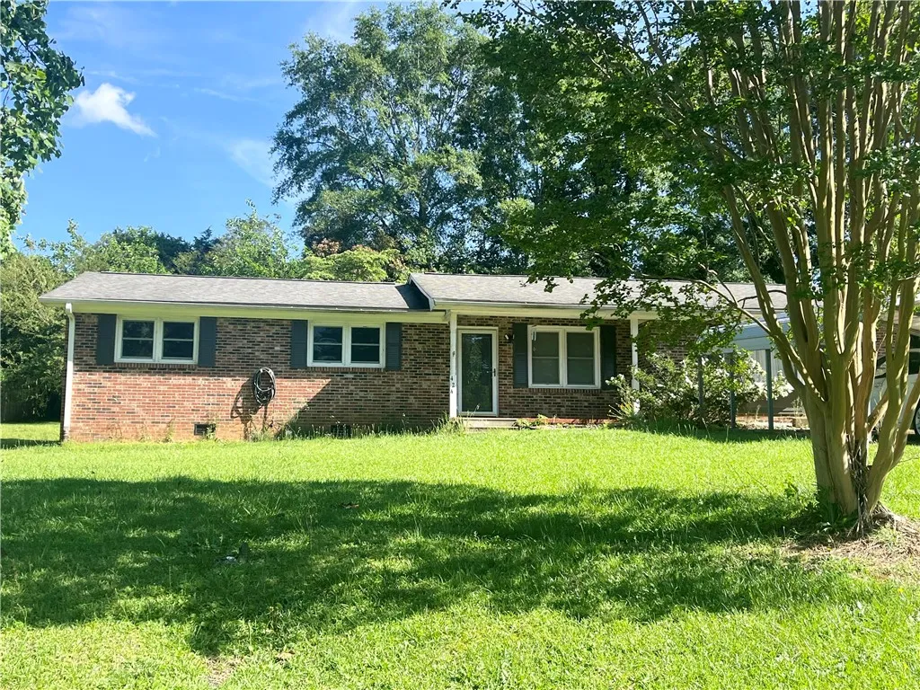 Property image 1 at 424 Sherwood Drive, Seneca, SC 29678