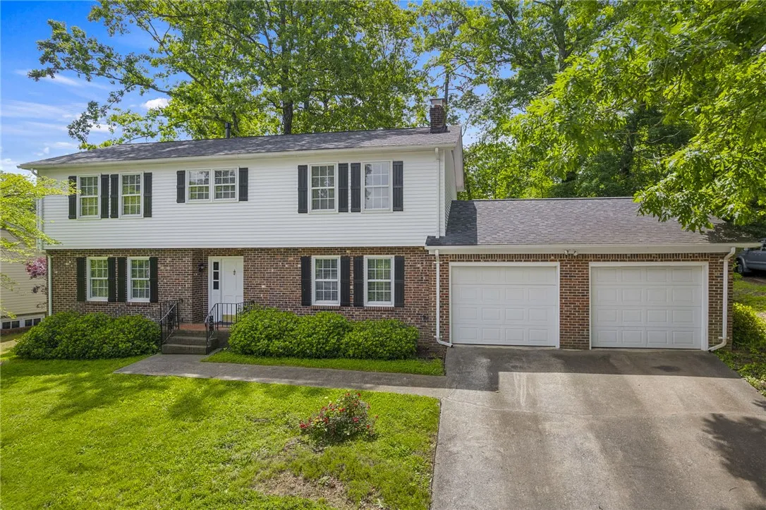 Property image 3 at 10 Woodburn Drive, Taylors, SC 29687
