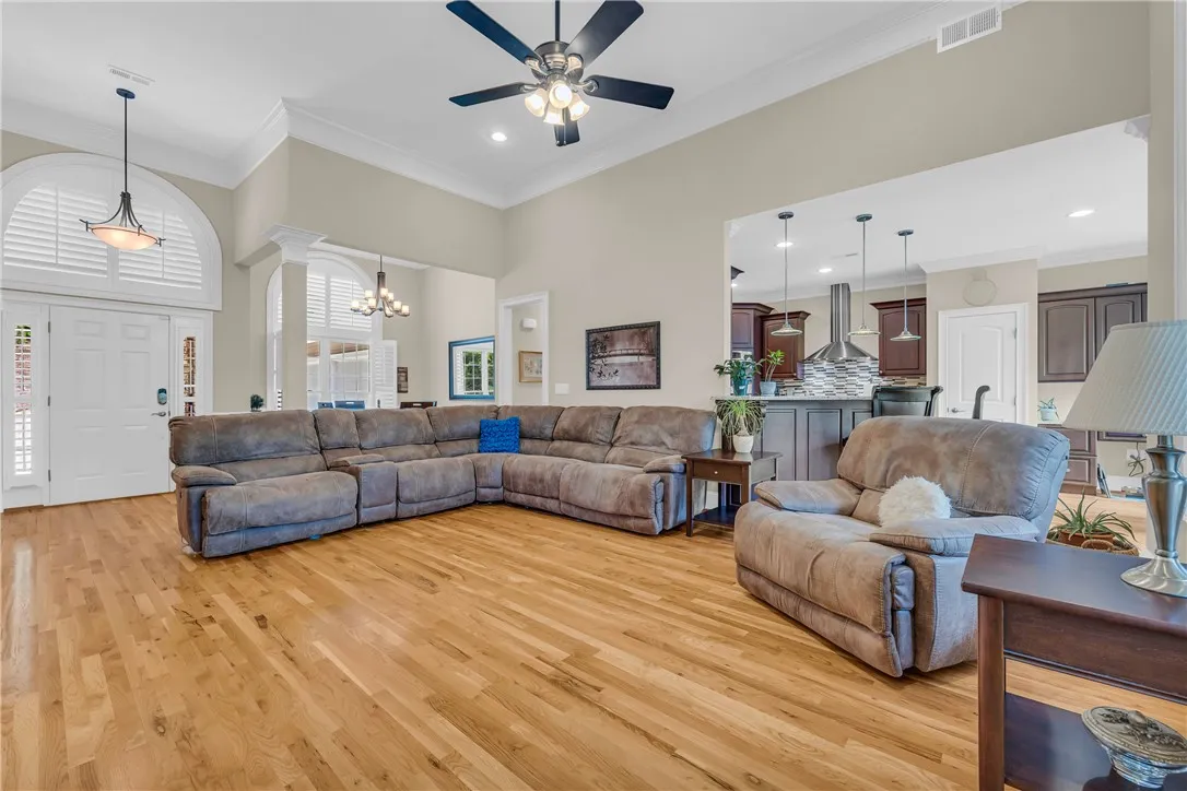Property image 4 at 117 W Waters Edge Lane, West Union, SC 29696