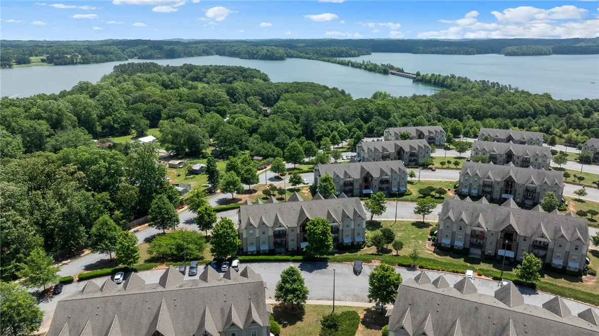 Flats at the Pier, Seneca Community