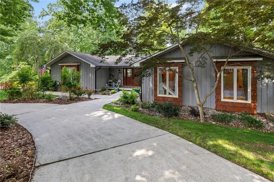 Property image 3 at 101 Westchester Circle, Seneca, SC 29672