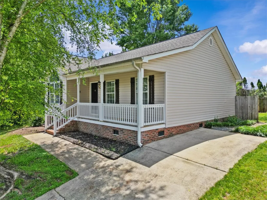 Property image 2 at 514 Habersham Lane, Easley, SC 29642