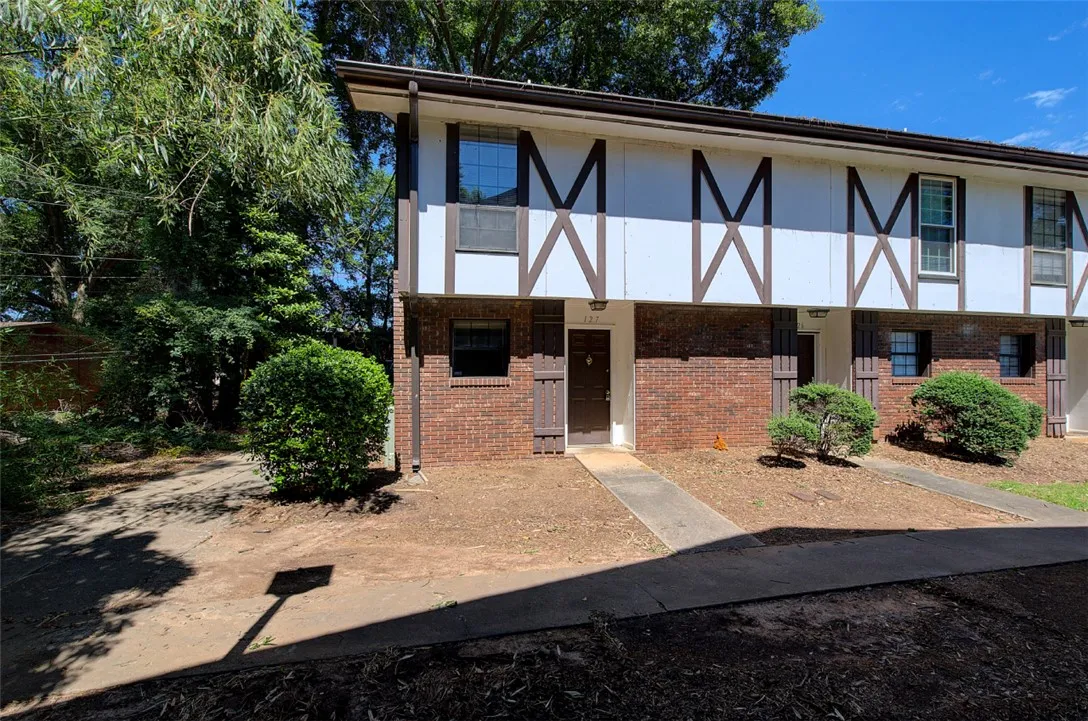 1108 Tiger Boulevard
